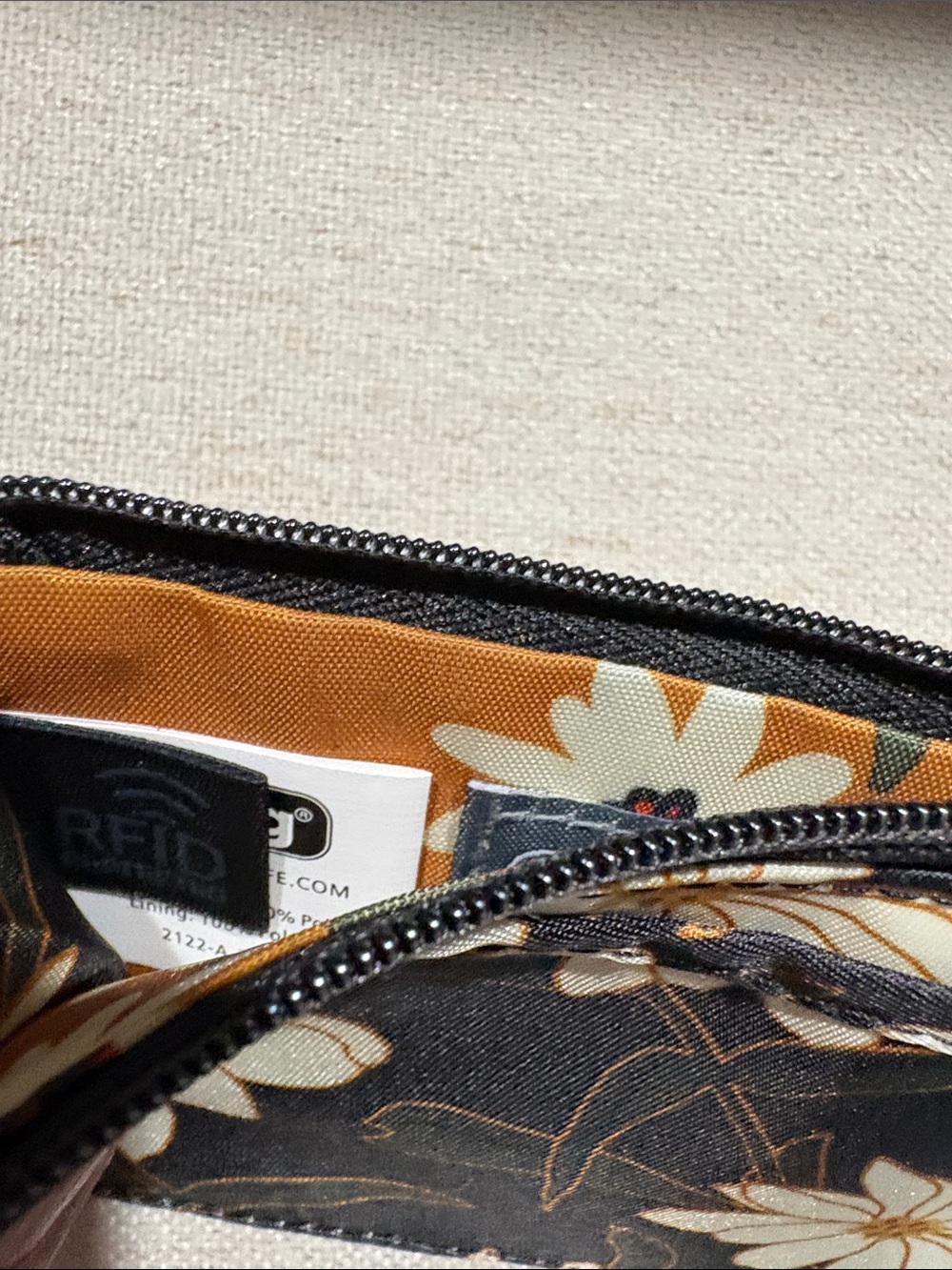 lug Floral Cardholder RFID with Embroidered Bird - Picture 3 of 5